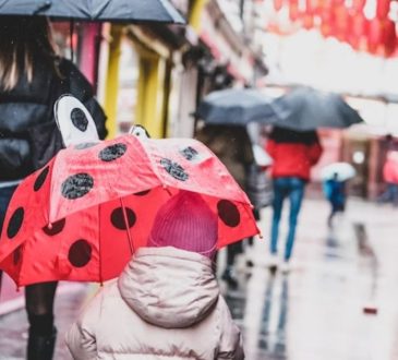 10 Rainy Day Fashion Tips to Stay Dry and Look Stunning